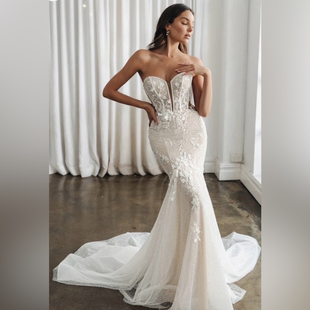 La Premiere wedding Beecroft Wedding Gown, size 8